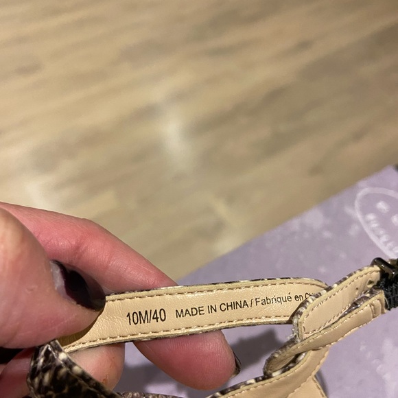 Women's Platform Sandals/Heels - Picture 6 of 7